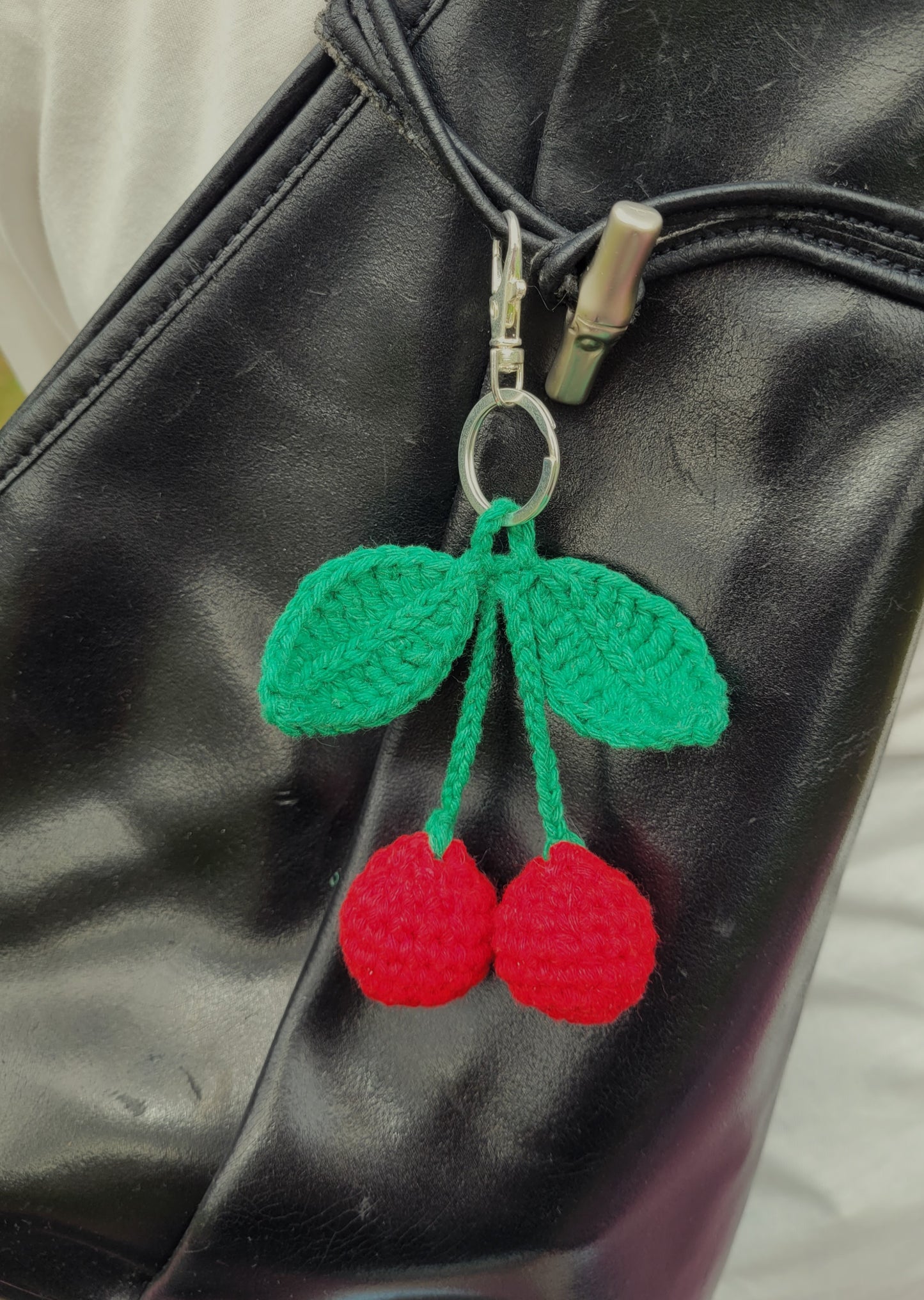 porte clé argenté cerise